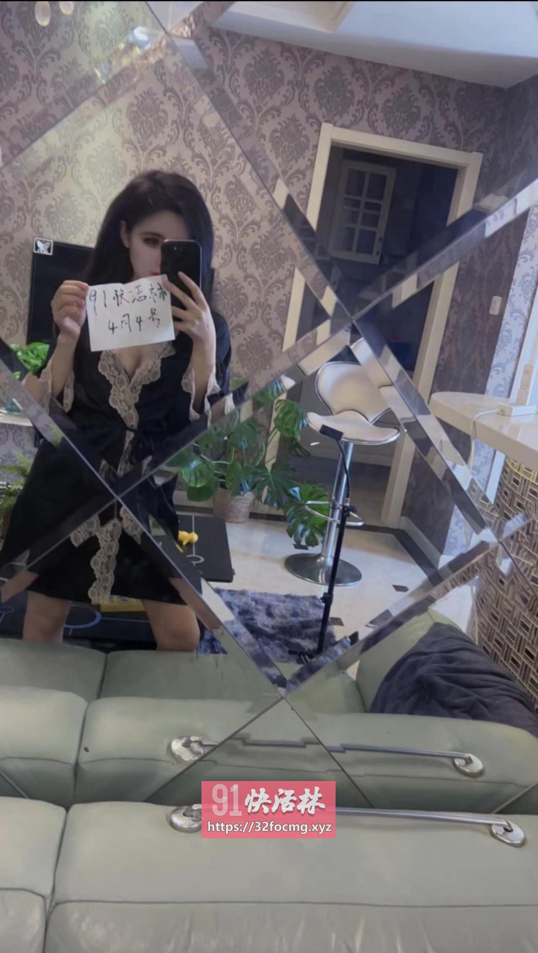 纤细苗条的小姐姐