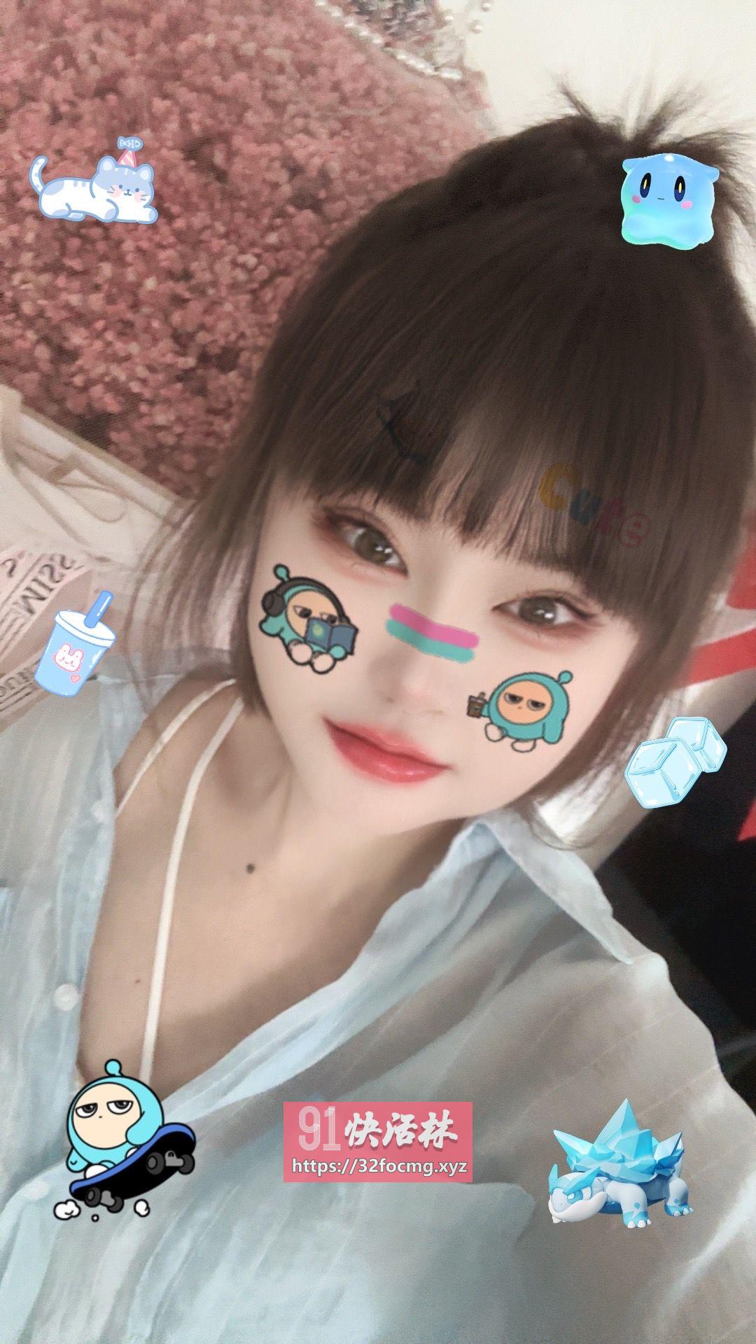 钟楼可爱小美女