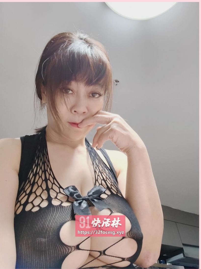 长宁大奶熟女老师 像日本女优