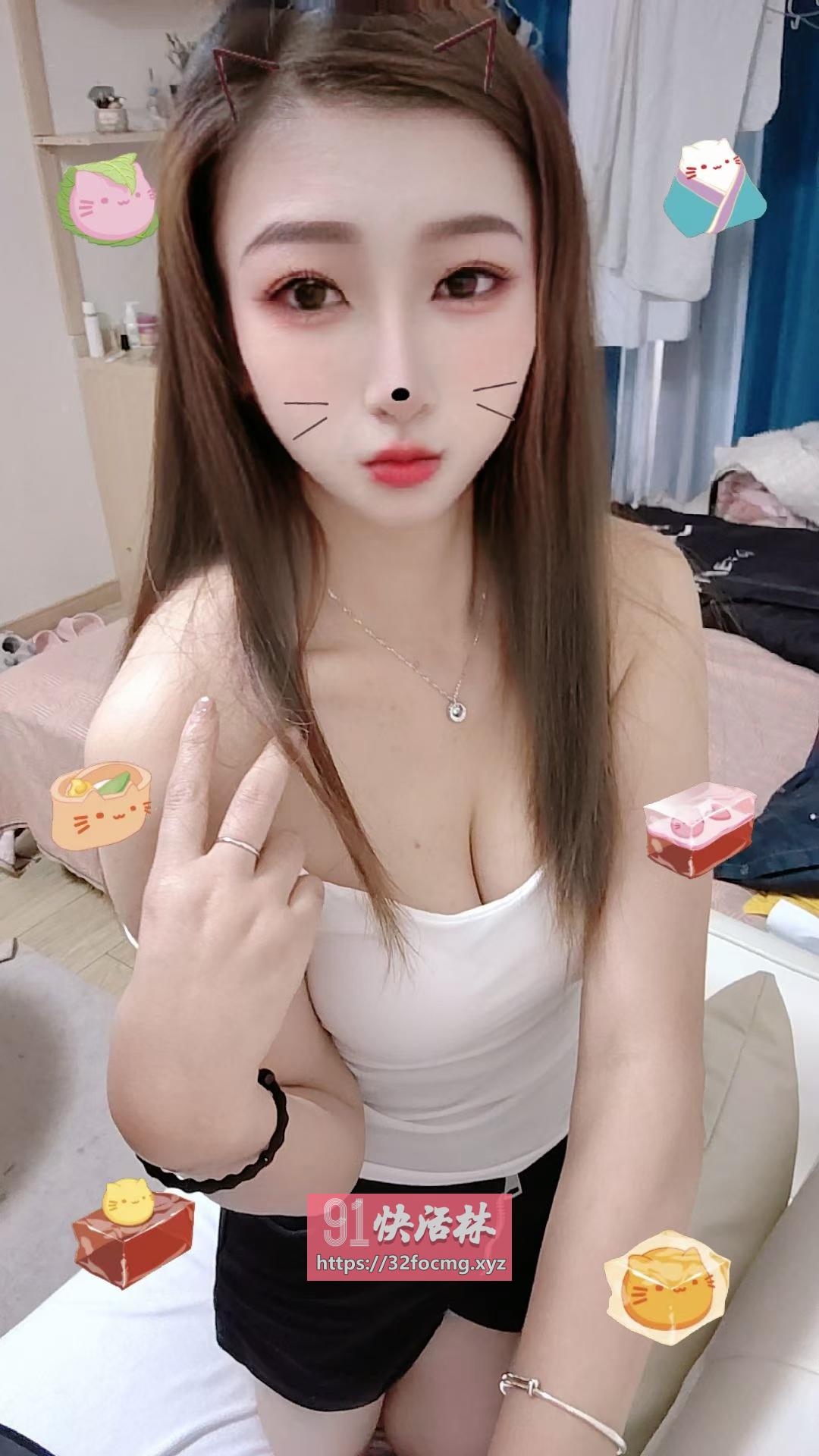 性感大胸三点粉小穴嘴巴很紧