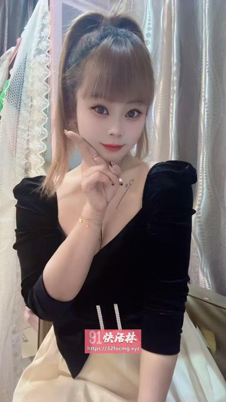 粉嫩多汁性感风骚女友