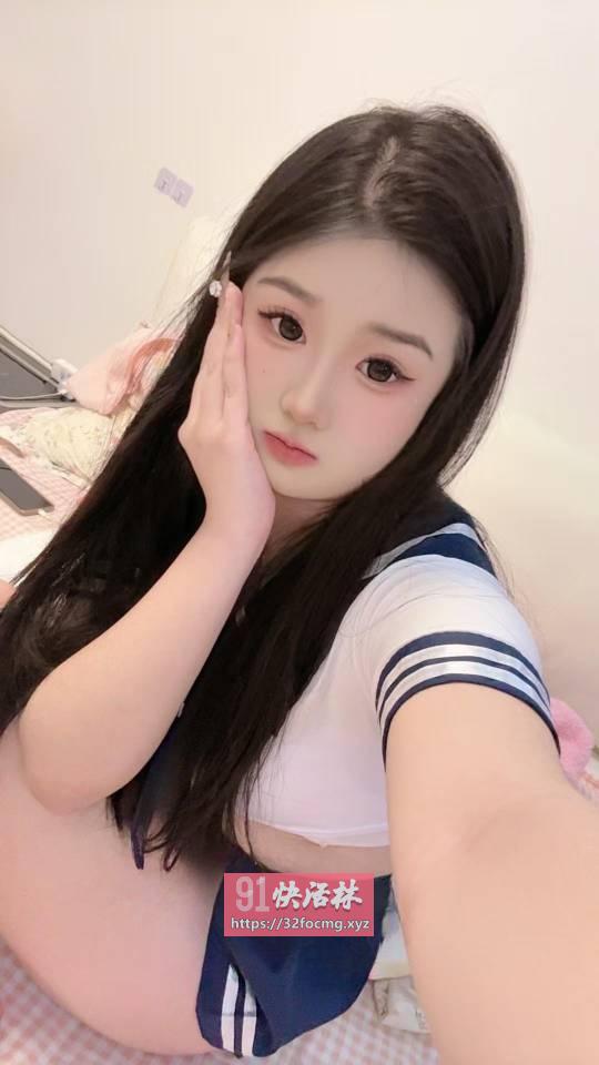 白嫩大奶服务型嫩妹