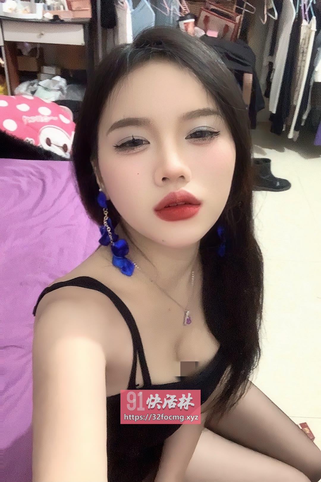 滨江白净清纯丰满小姐姐