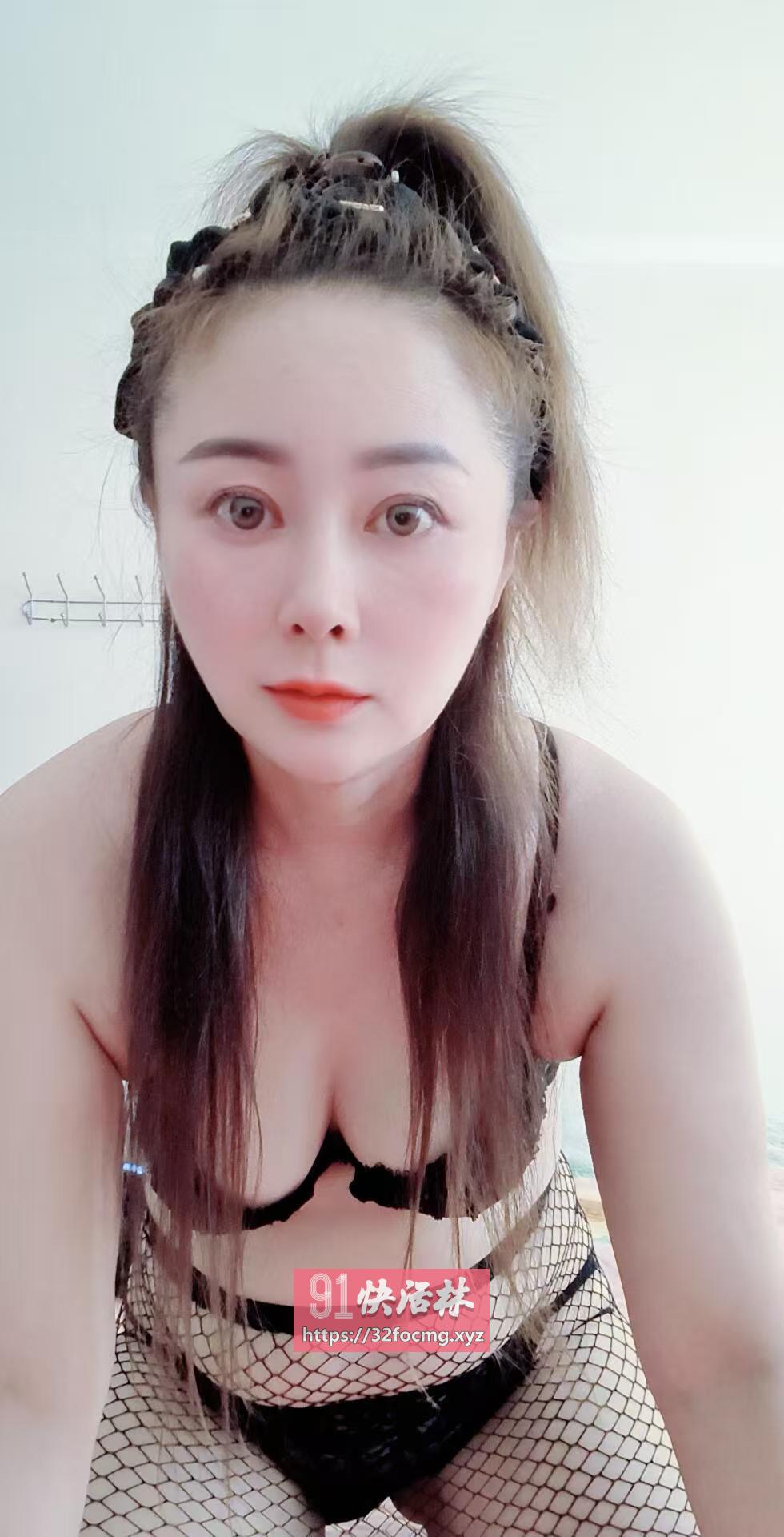 居家少妇