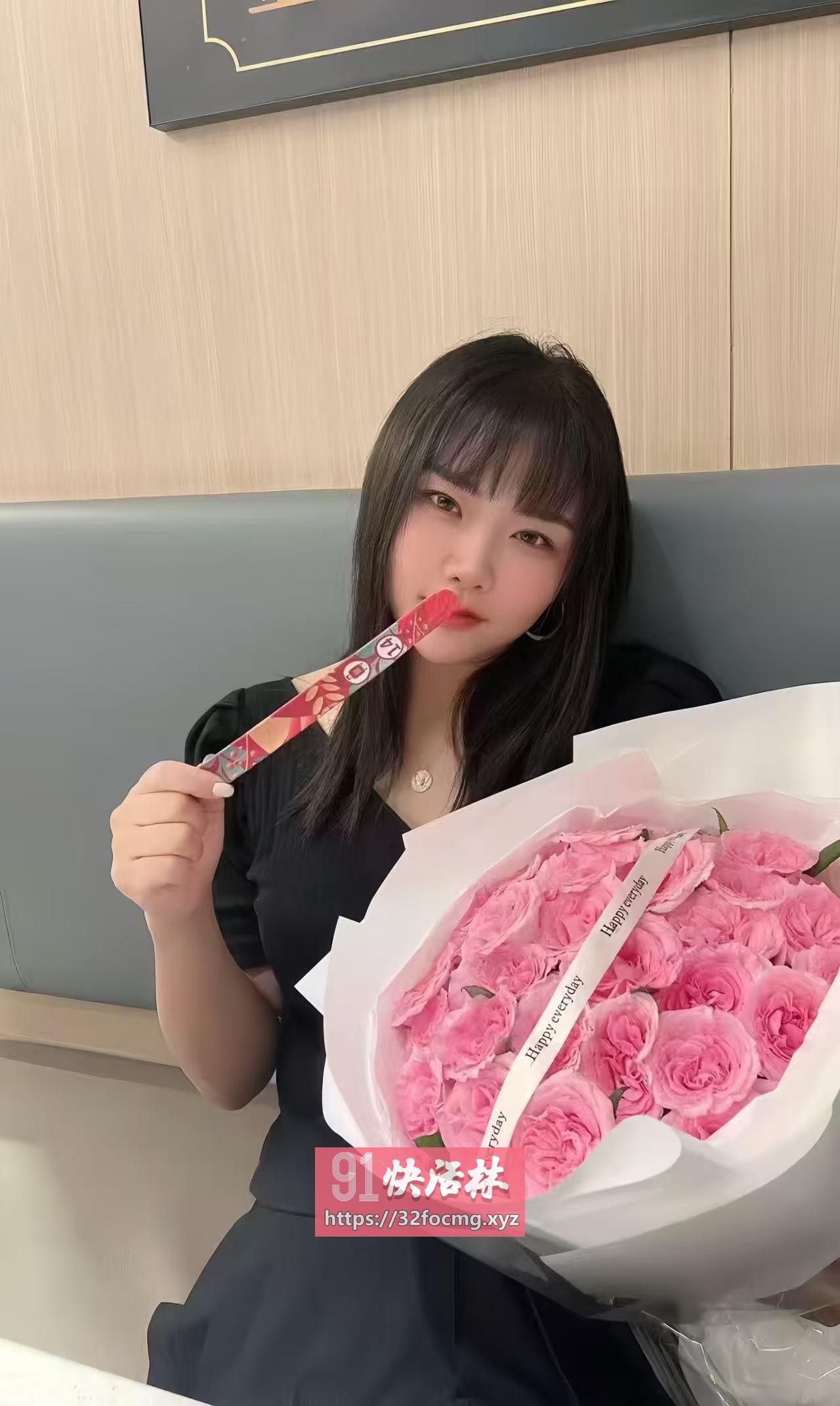 南山丰满骚小贝
