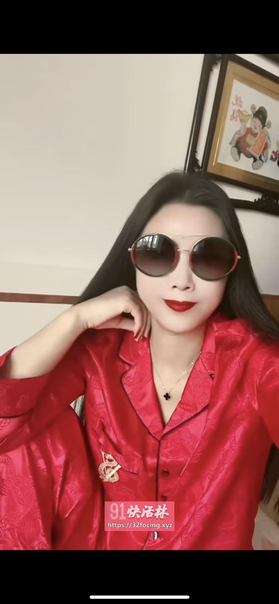 翘臀服务系熟女