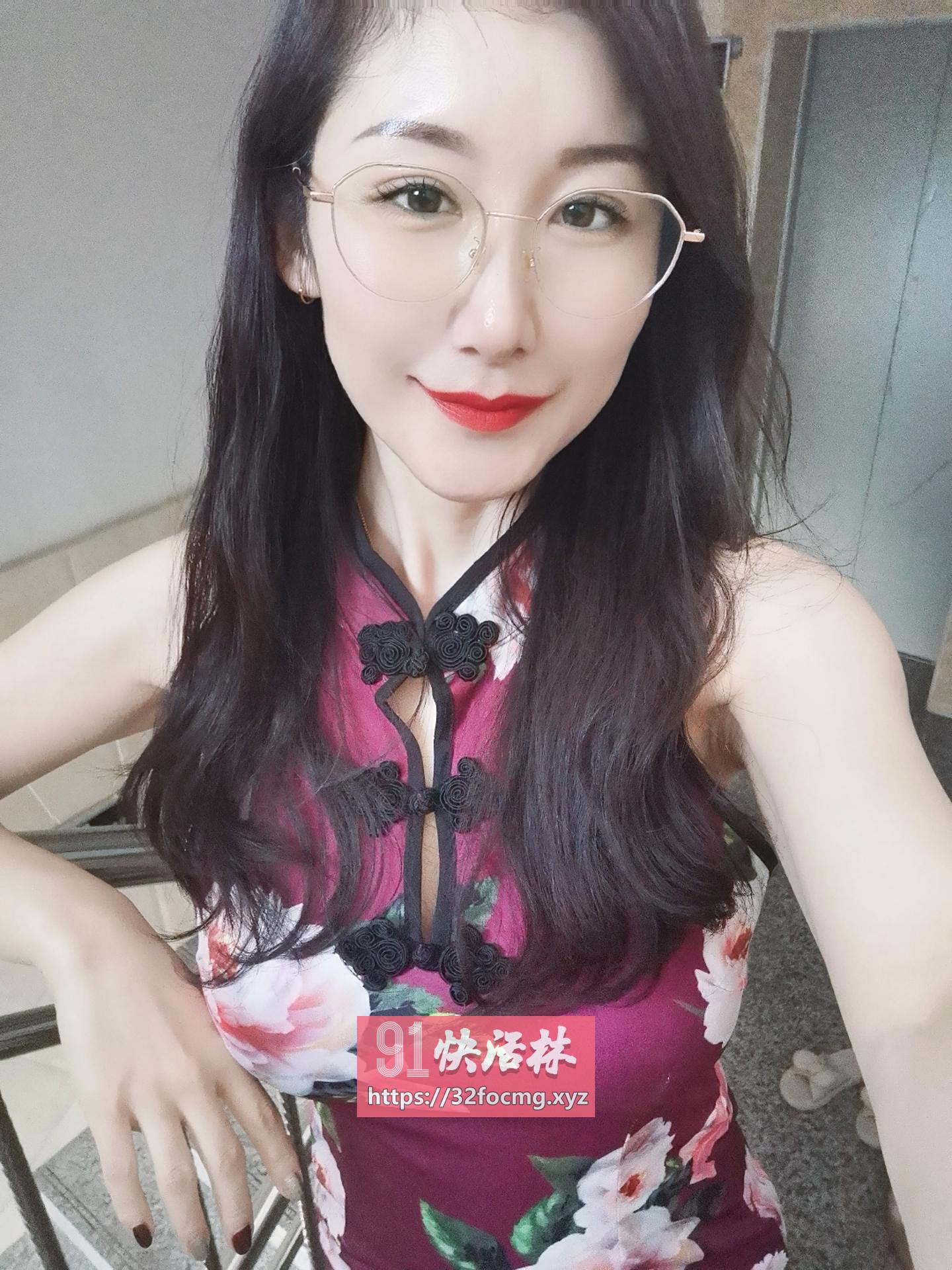 西局大胸妩媚的御姐