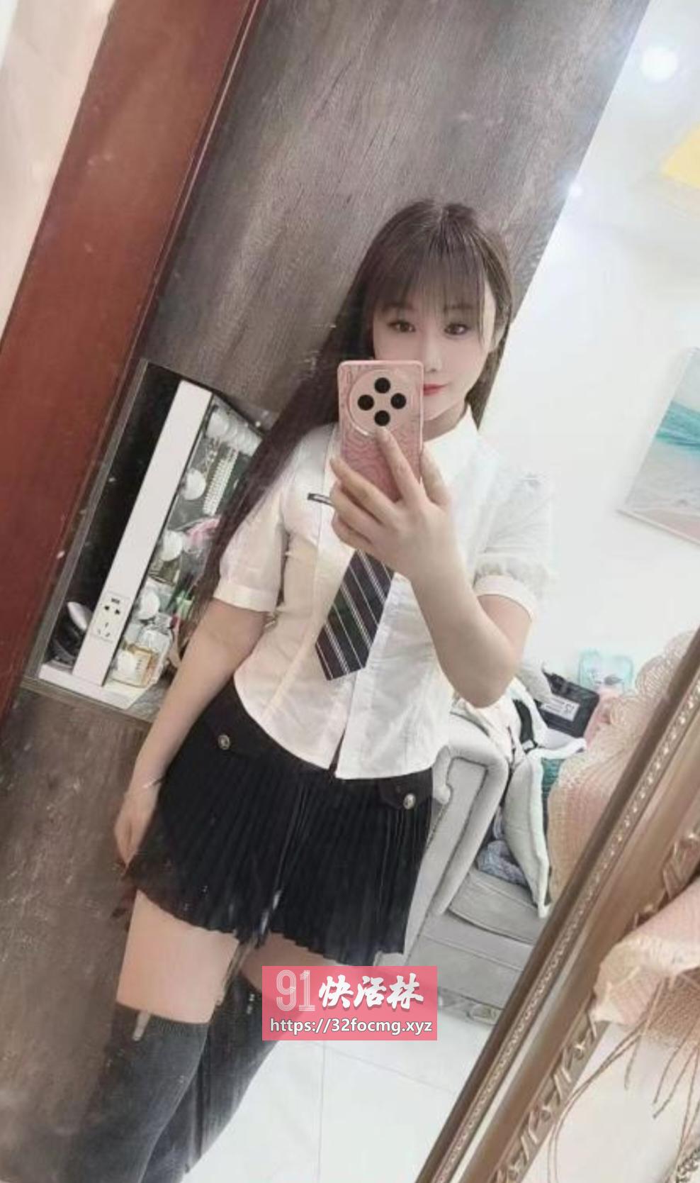 身材丰满骚老师