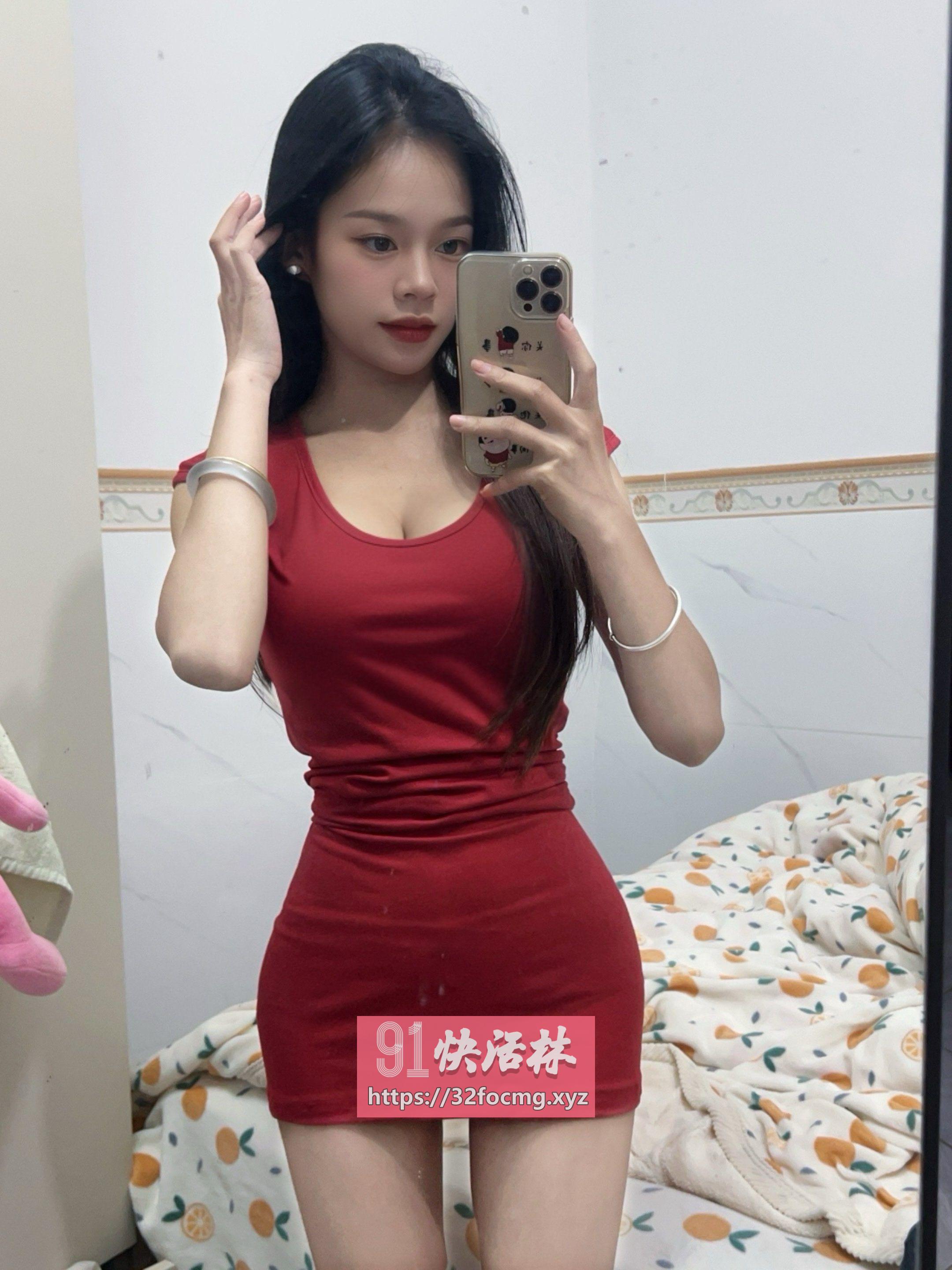 挺有女人味的辣妹子身材不错