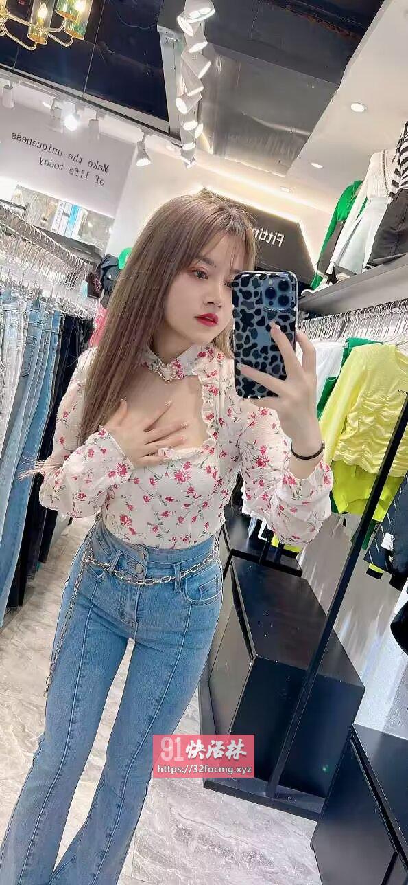 迈皋桥服装店少妇