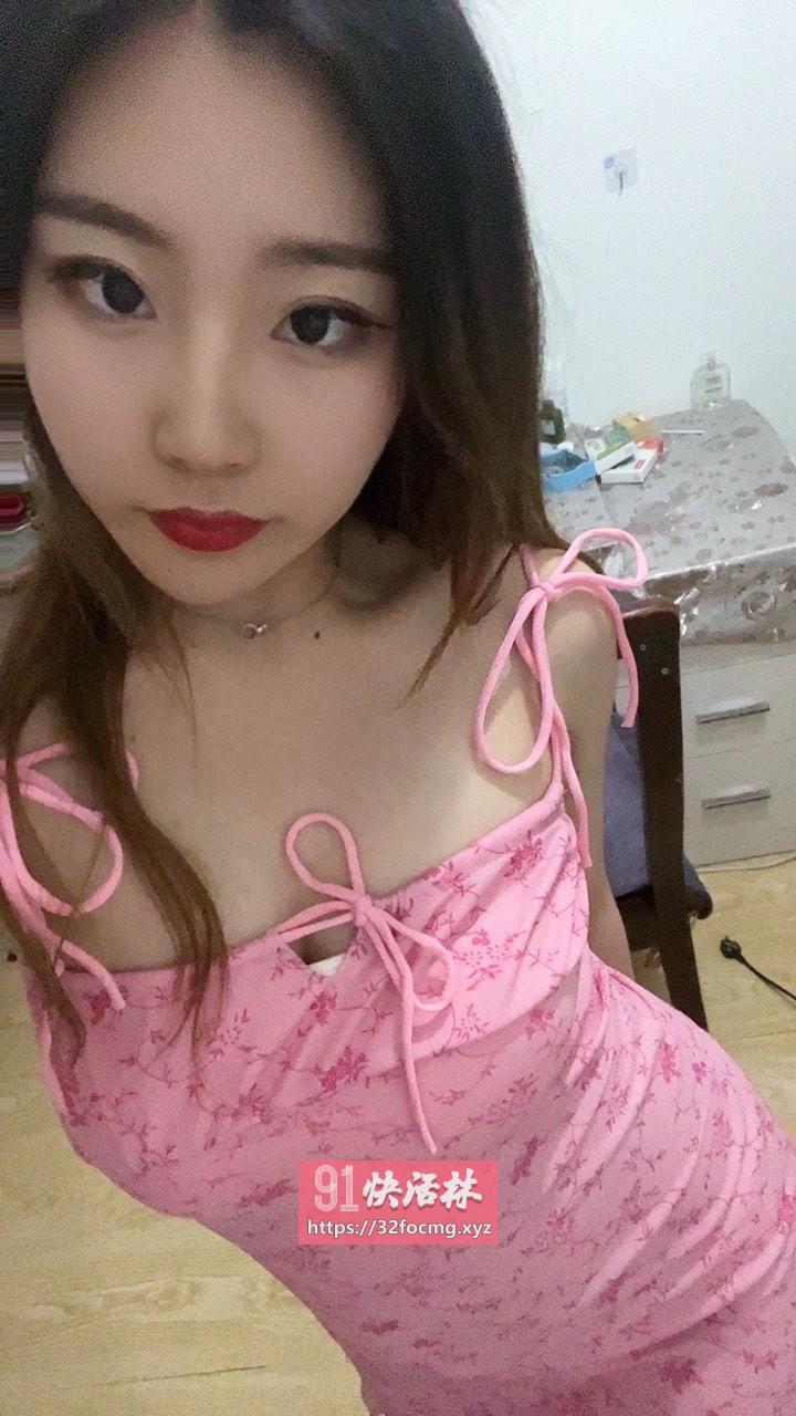 成都小妹穿着性感内衣吹棒棒