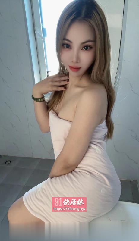 骚气十足服务系美女