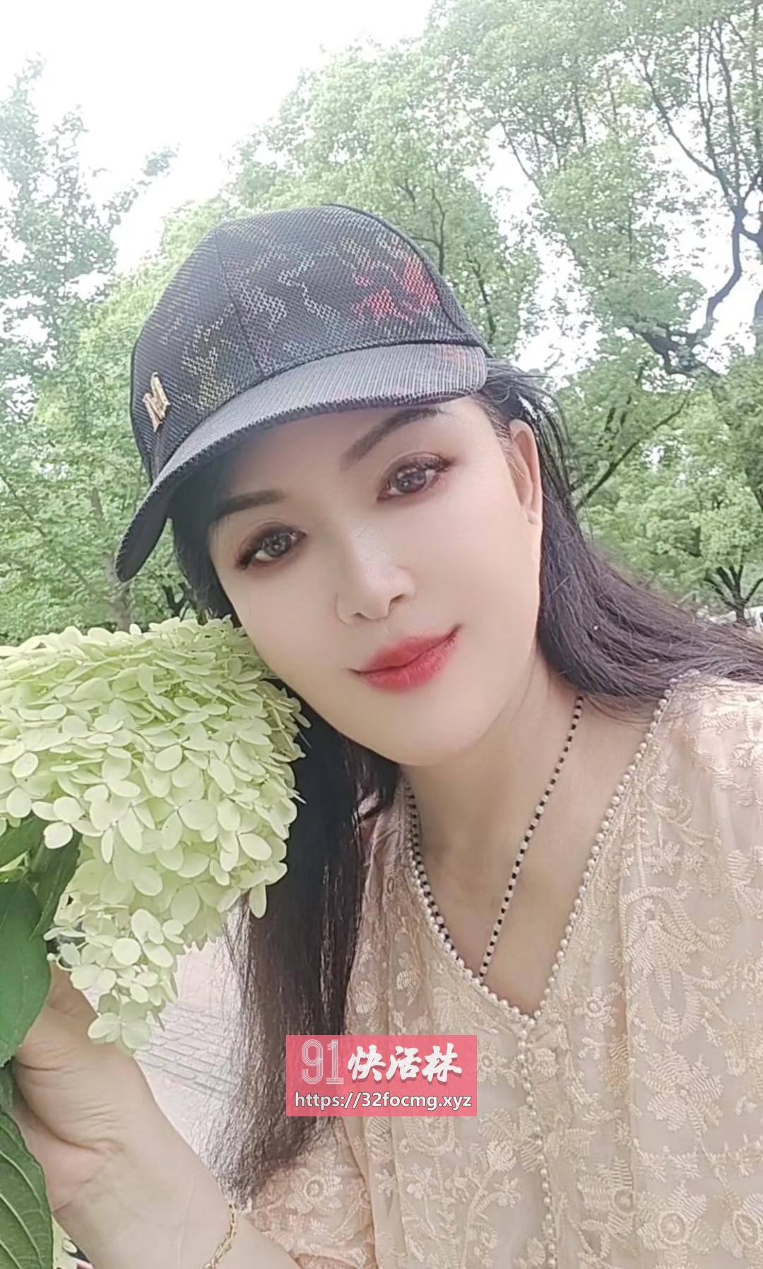 风韵犹存的少妇