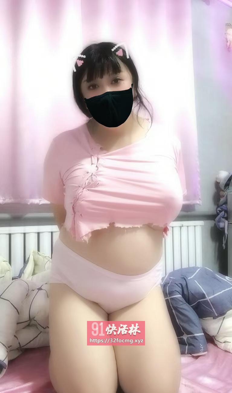 三通喷水胖美妞儿小姐姐