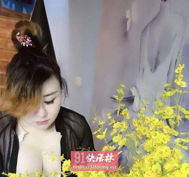 大奶骚妹子值得一试