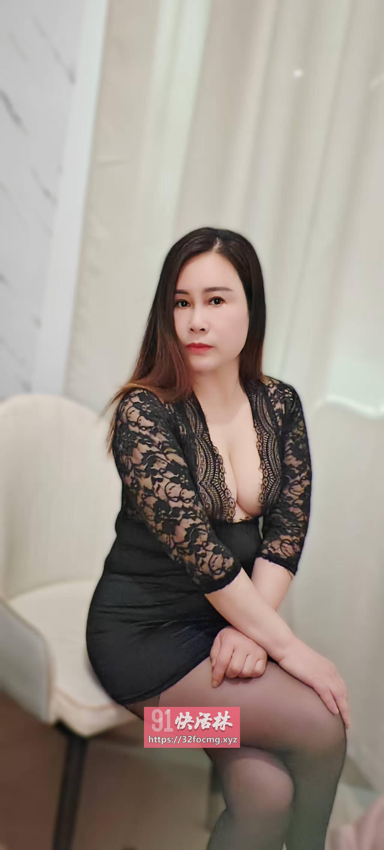 胸大屁股大熟女姐姐