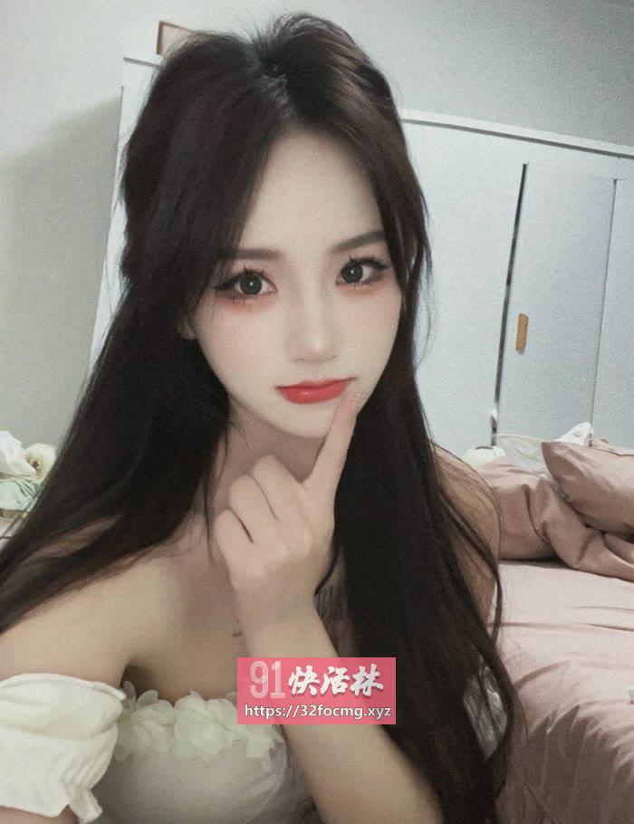 极品兼职嫩妹露露