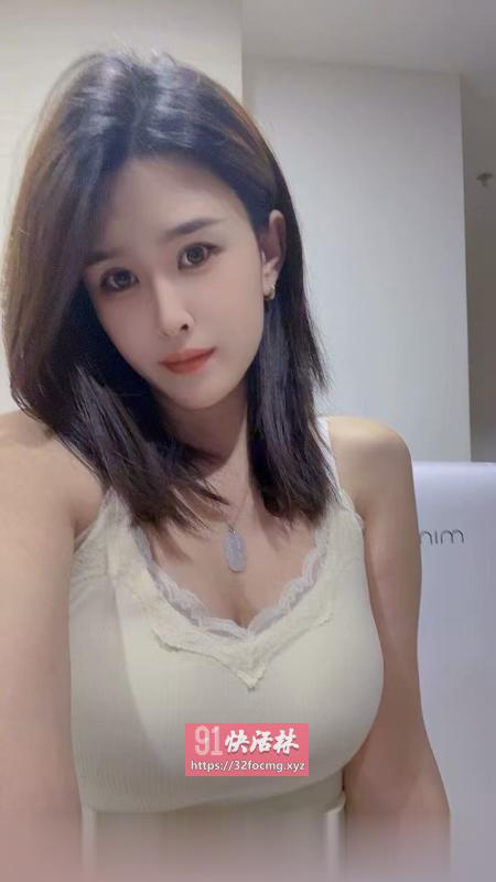 眼镜美女彤彤