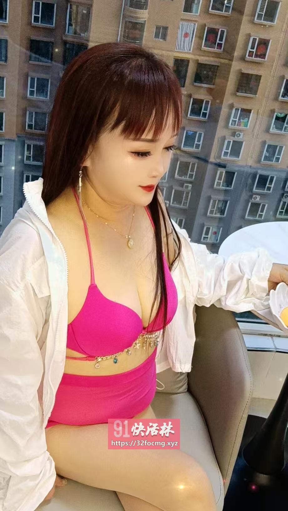 会玩的大胸熟女梦莎
