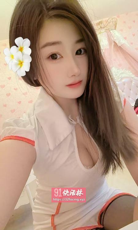 大胸粉嫩嫩的小妹子，极品中的极品