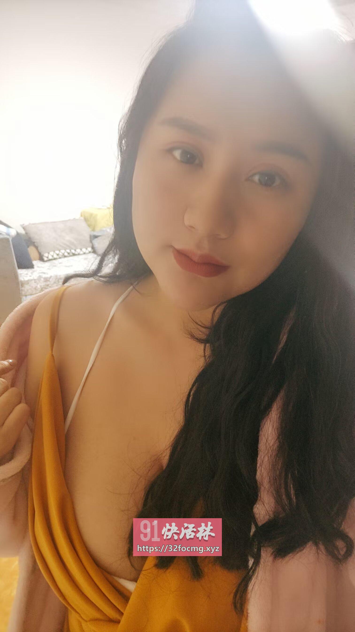 大胸小美女