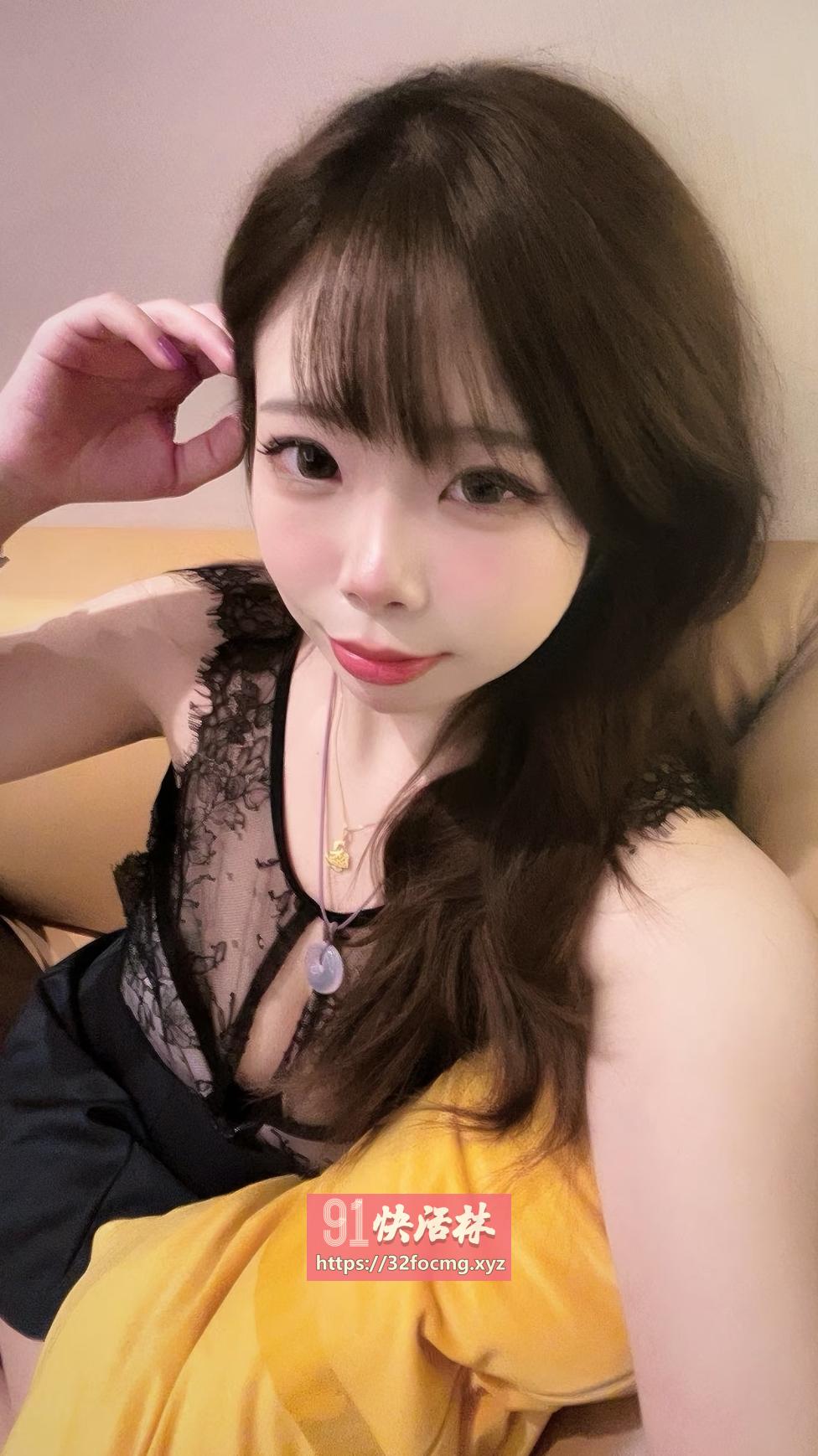 可毒龙的性感小骚货，会夹