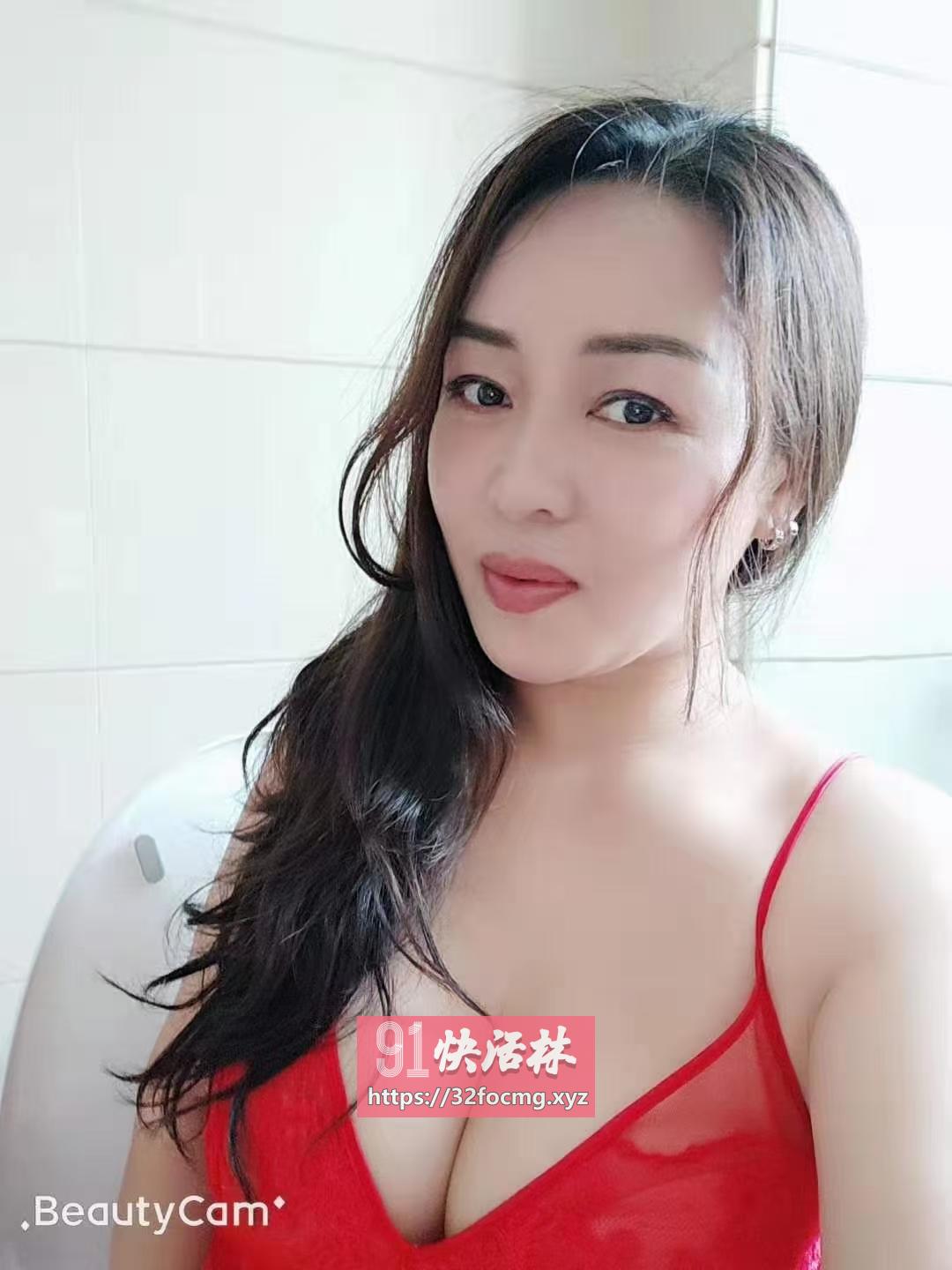 身材超棒后入翘臀美乳老师