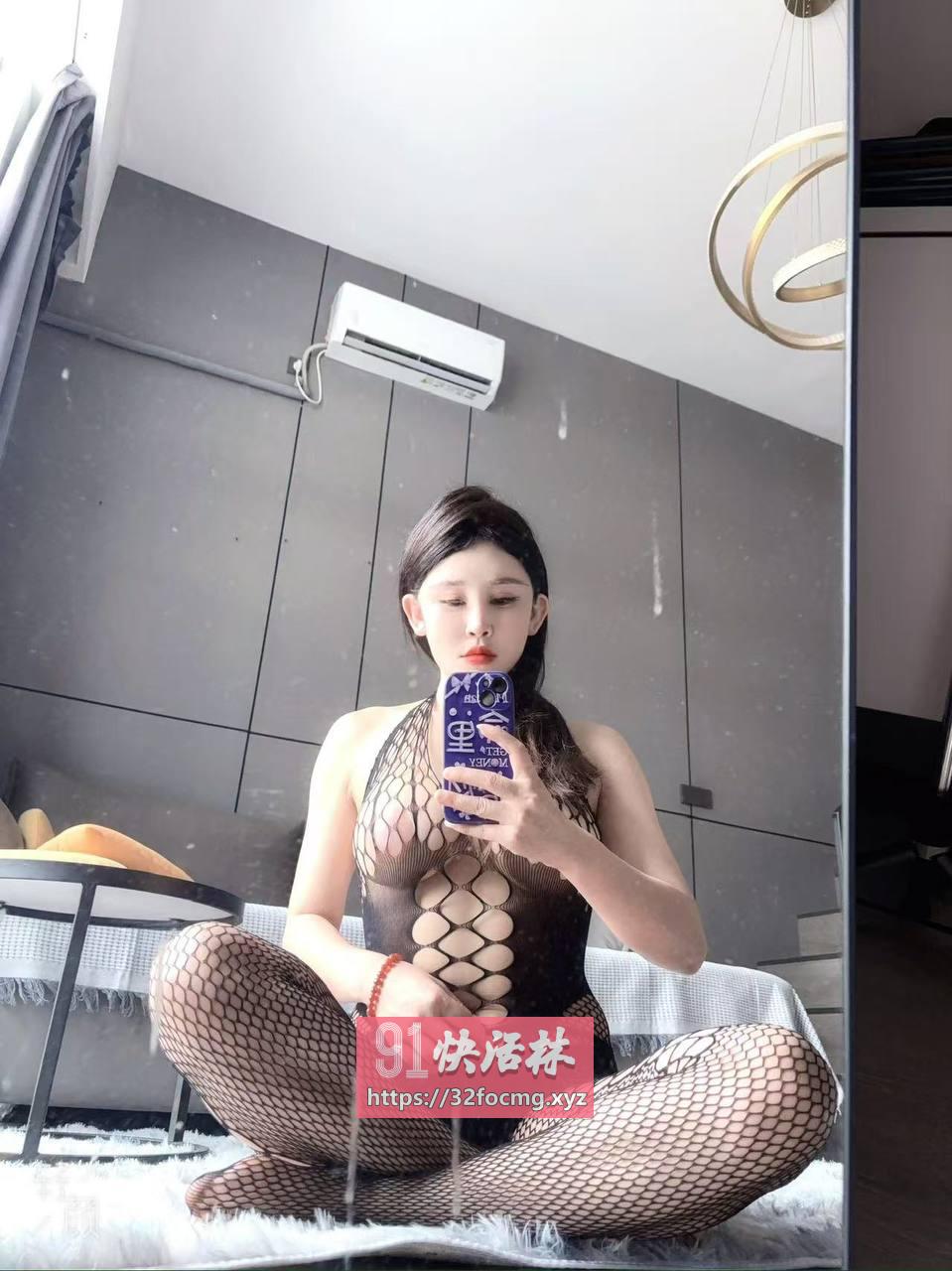 性感肥臀制服小妹