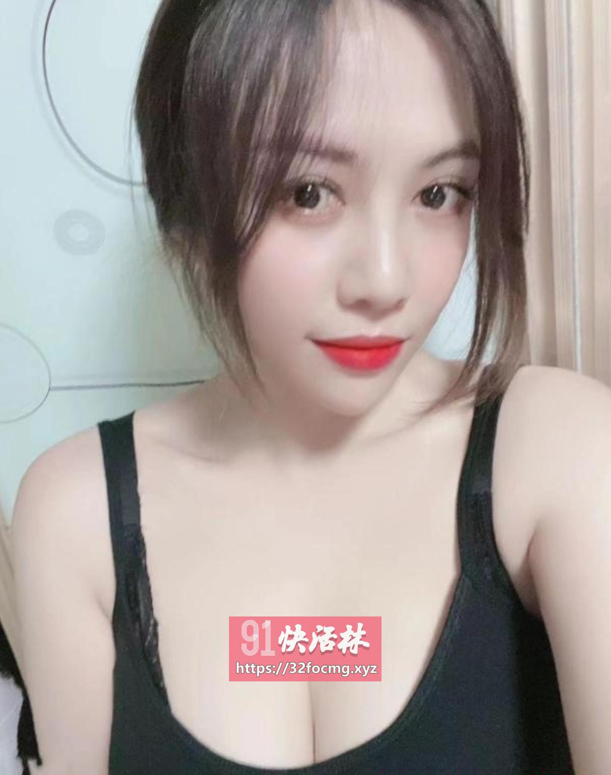 大奶骚女舌功厉害穴粉水多