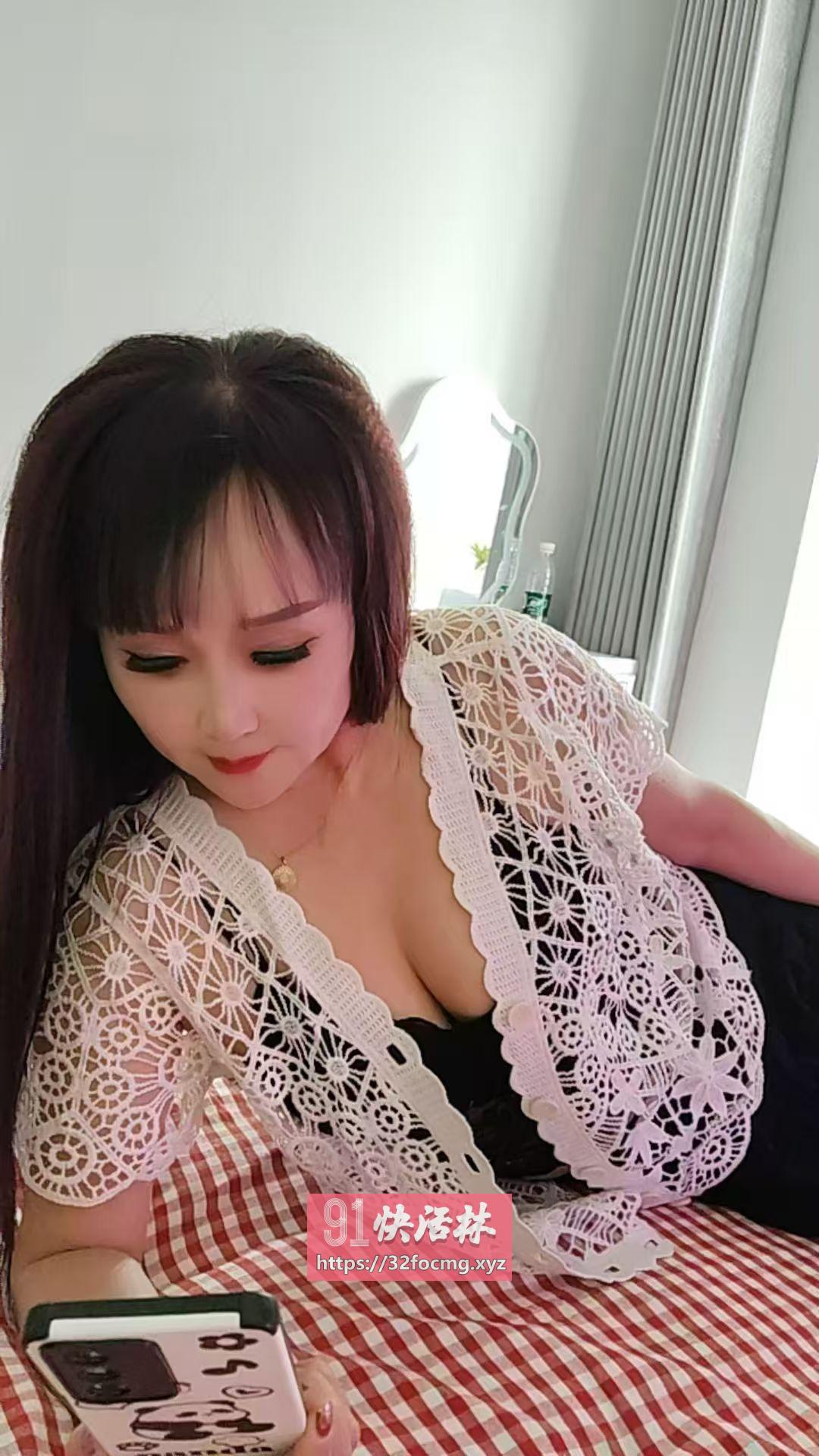 泄火D奶大龄熟妇