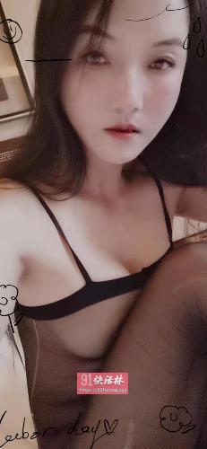 前凸后翘黑丝诱人