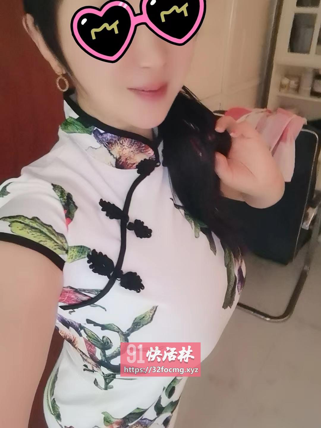 E罩杯爆乳钰姐姐，确实胸大屁股翘