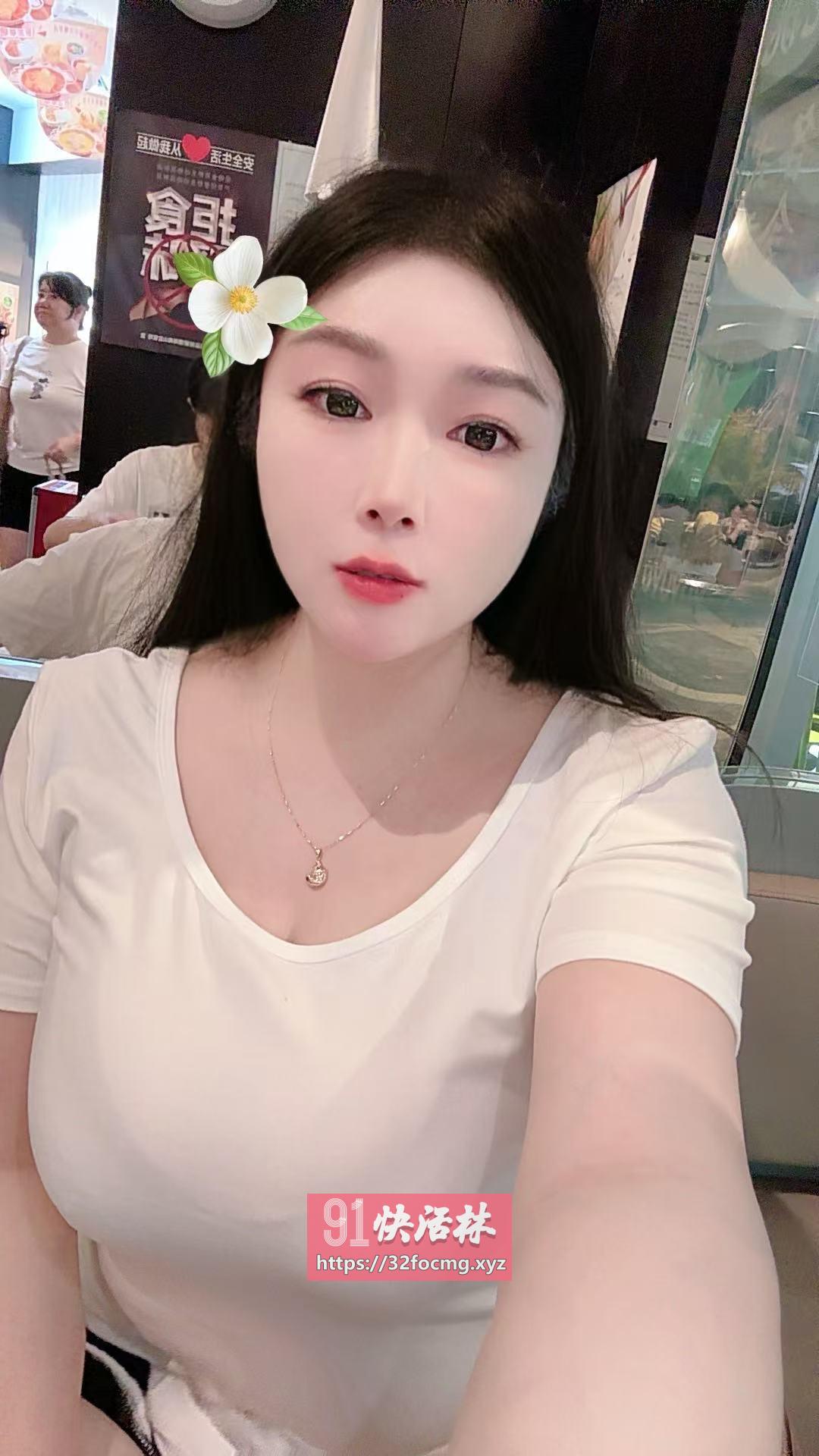 粉嫩小妹胸大骚臀很敏感