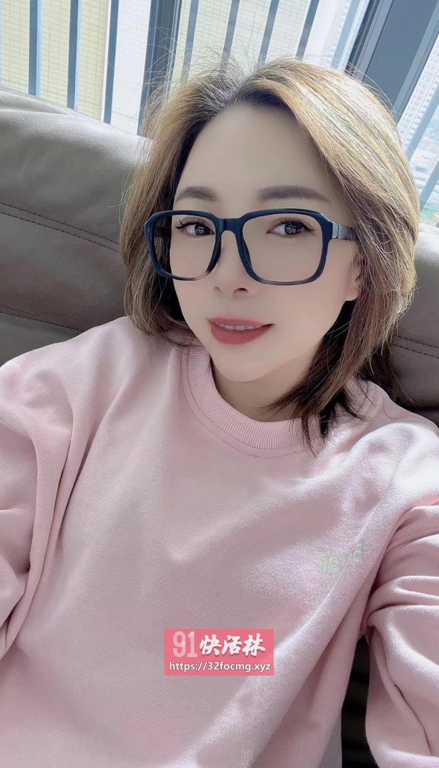 广州越秀区气质眼镜女
