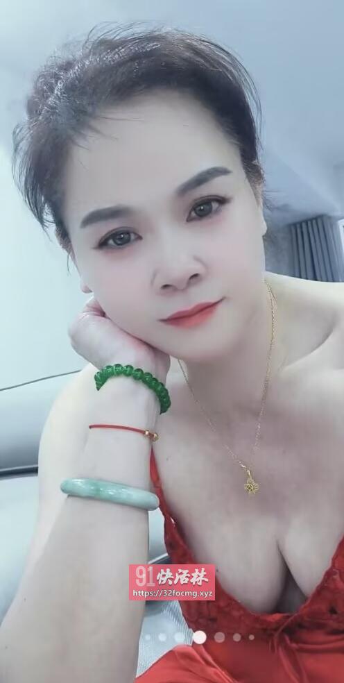 丰满大奶热辣少妇