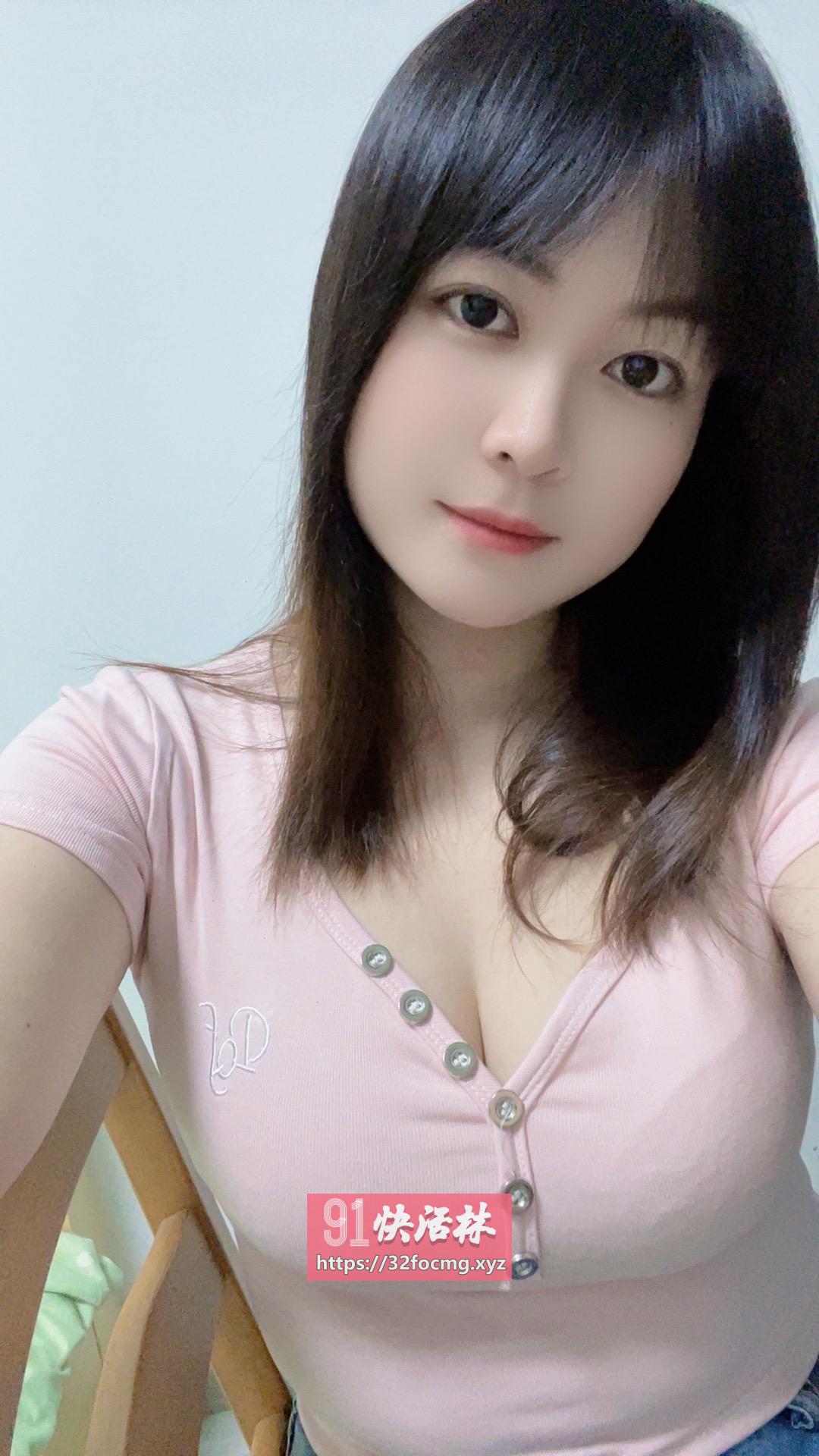 丰满大胸妹子婉怡