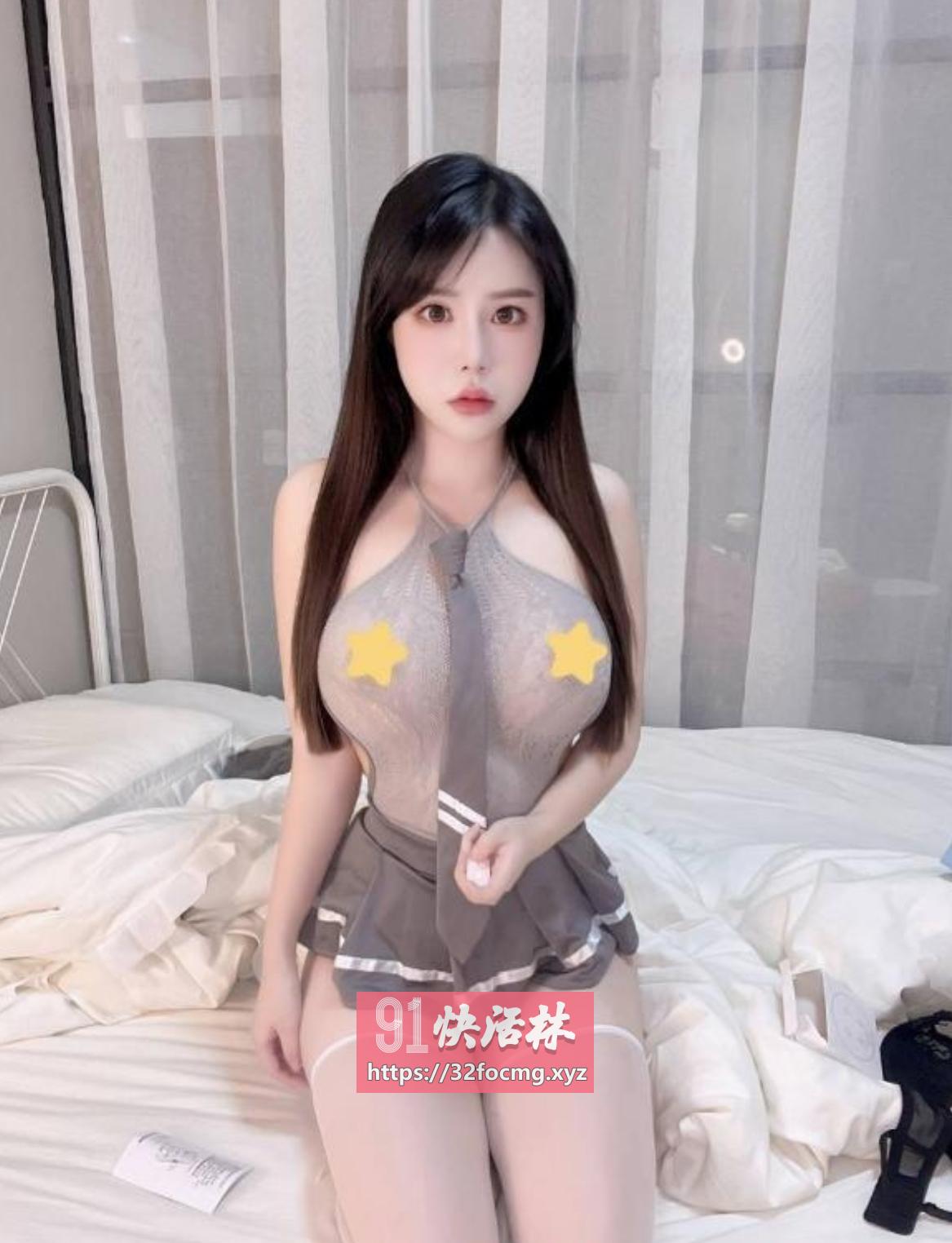 丰满性感翘臀颜值老师