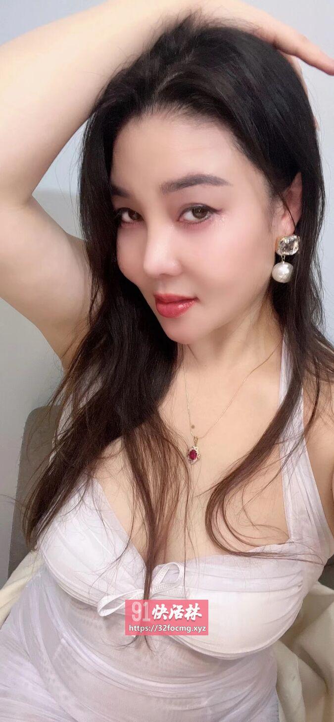 性感妹子很有紧绷感