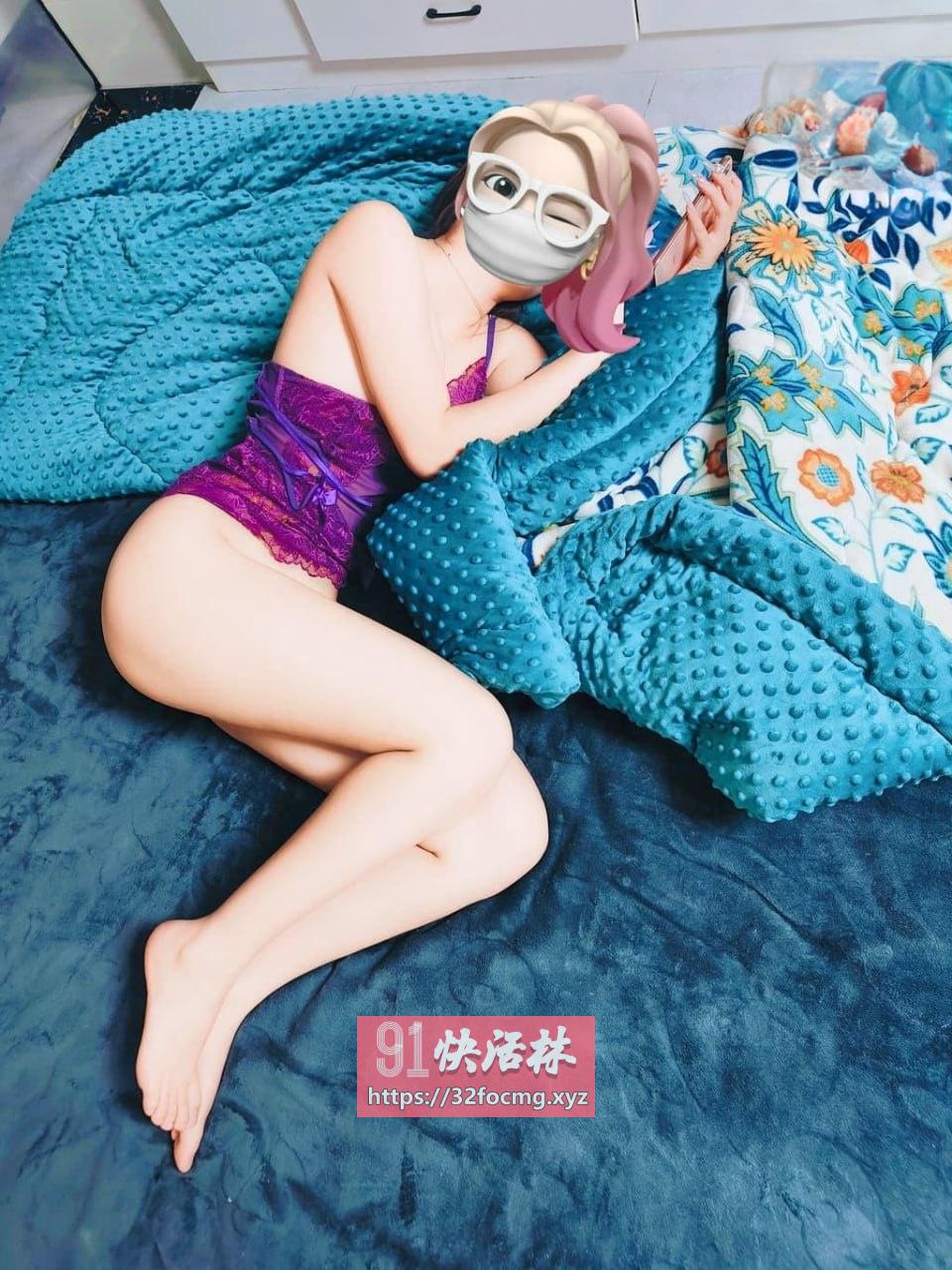 白嫩小姐姐