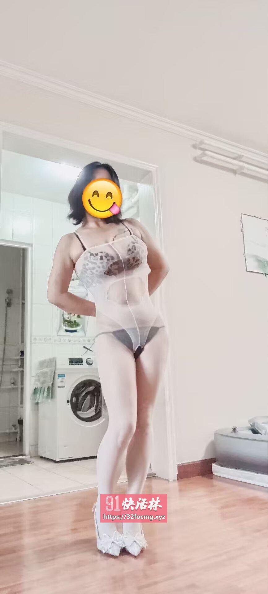 嫩逼风骚少妇