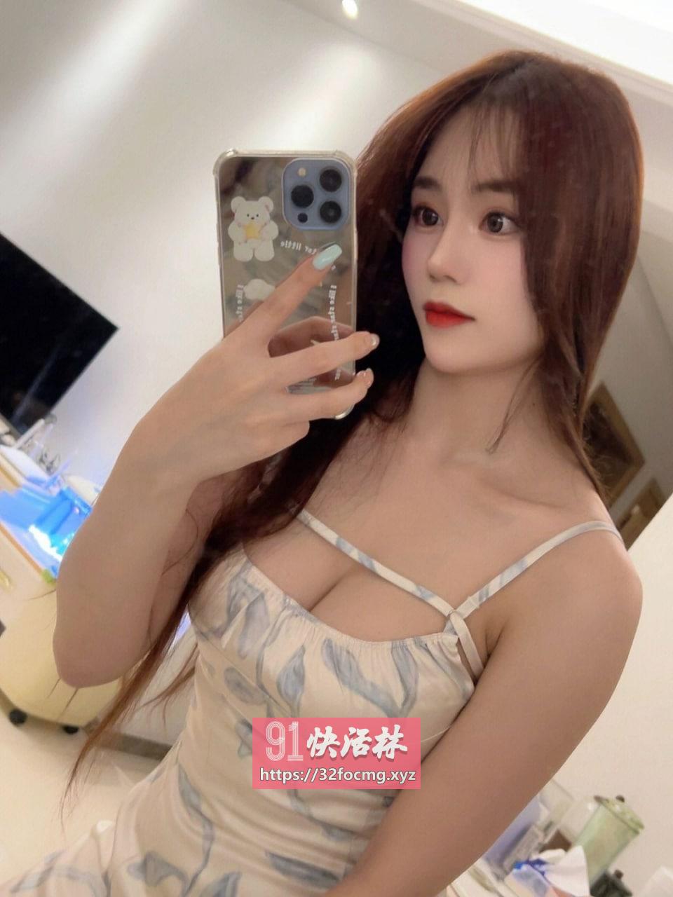 白嫩少妇丰满大胸