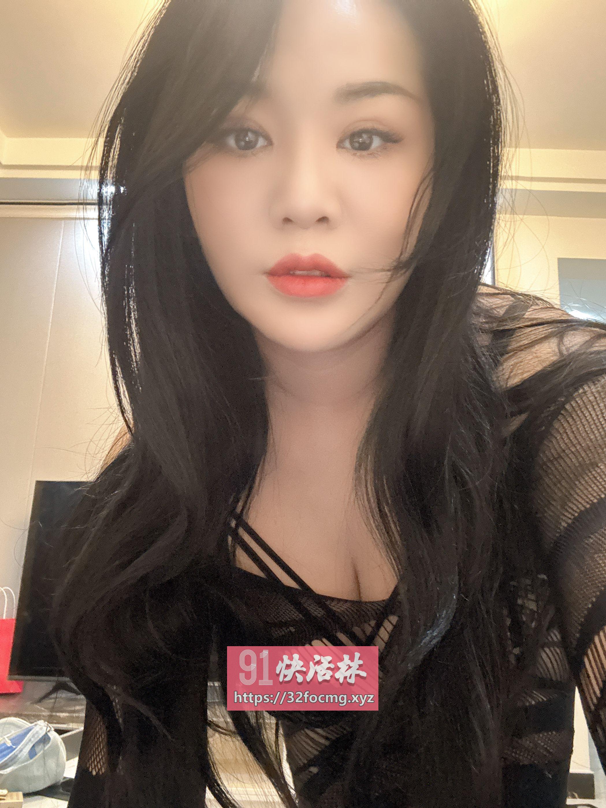 丰满大奶奶少妇