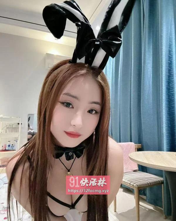 会喷水的白嫩小姐姐