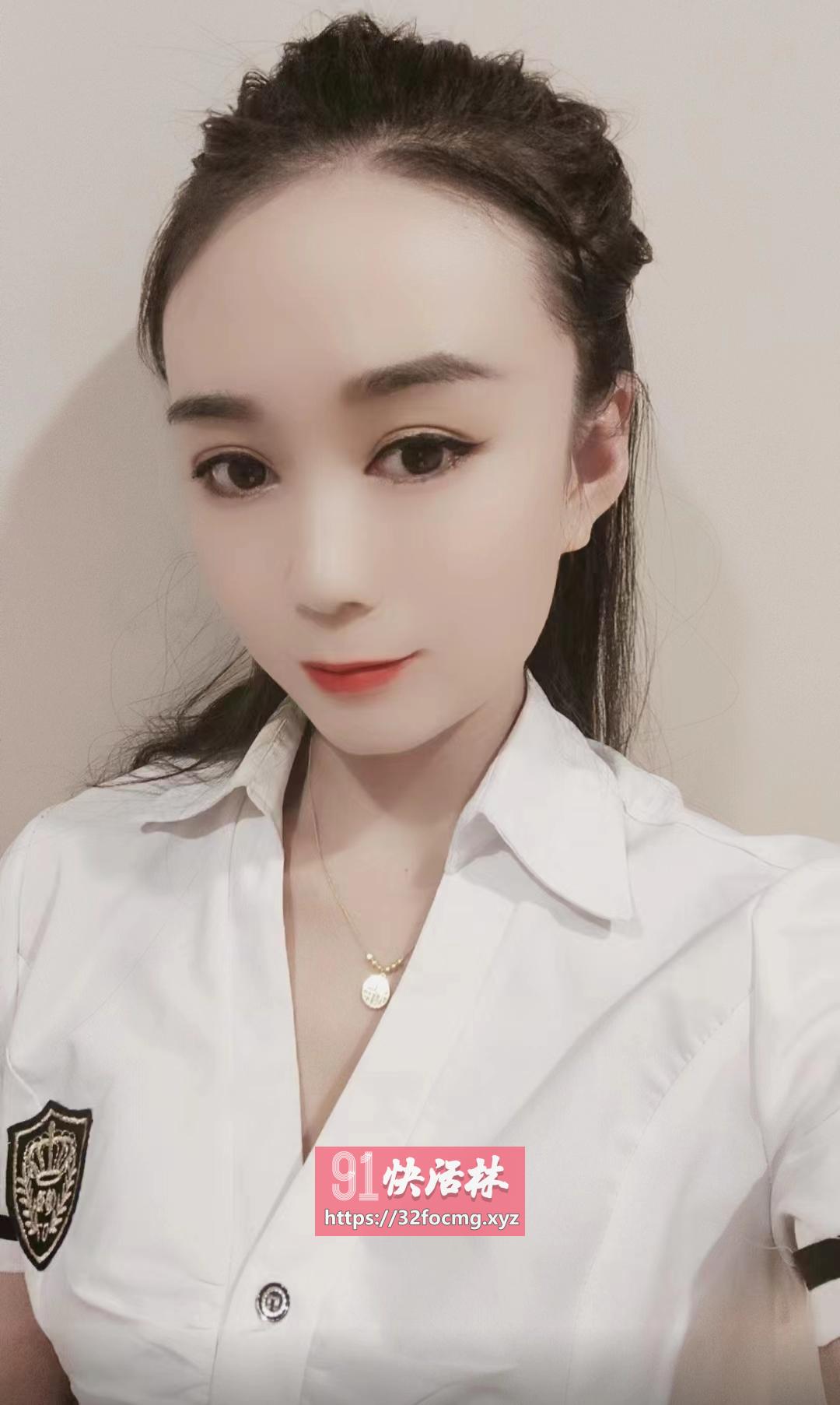 南稍门地铁站口抓龙筋妹妹