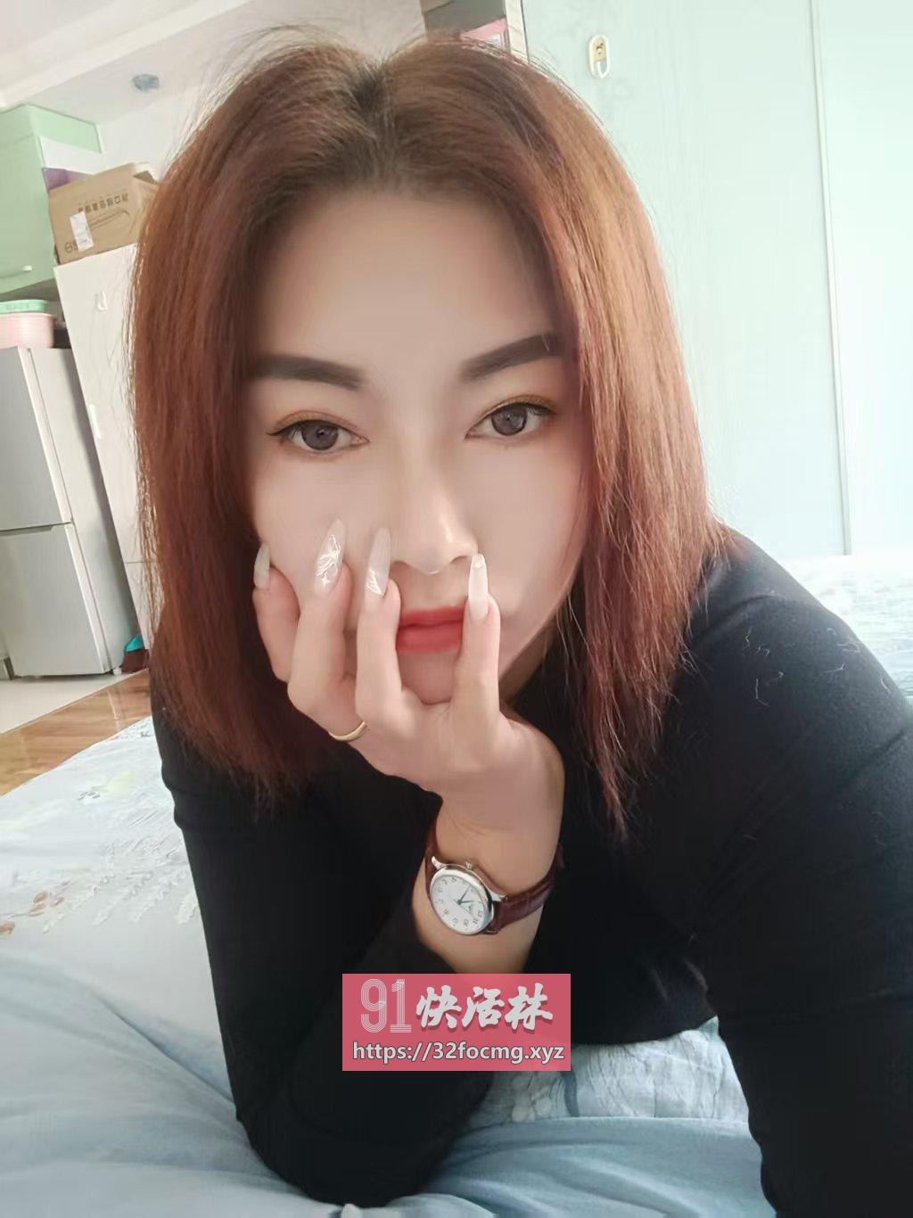 丰乳肥臀水多的小少妇