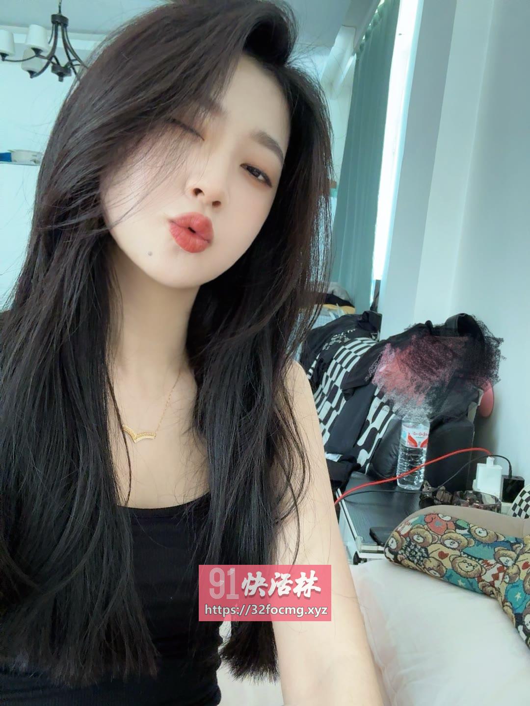 丰满翘臀胸大水多骚妹