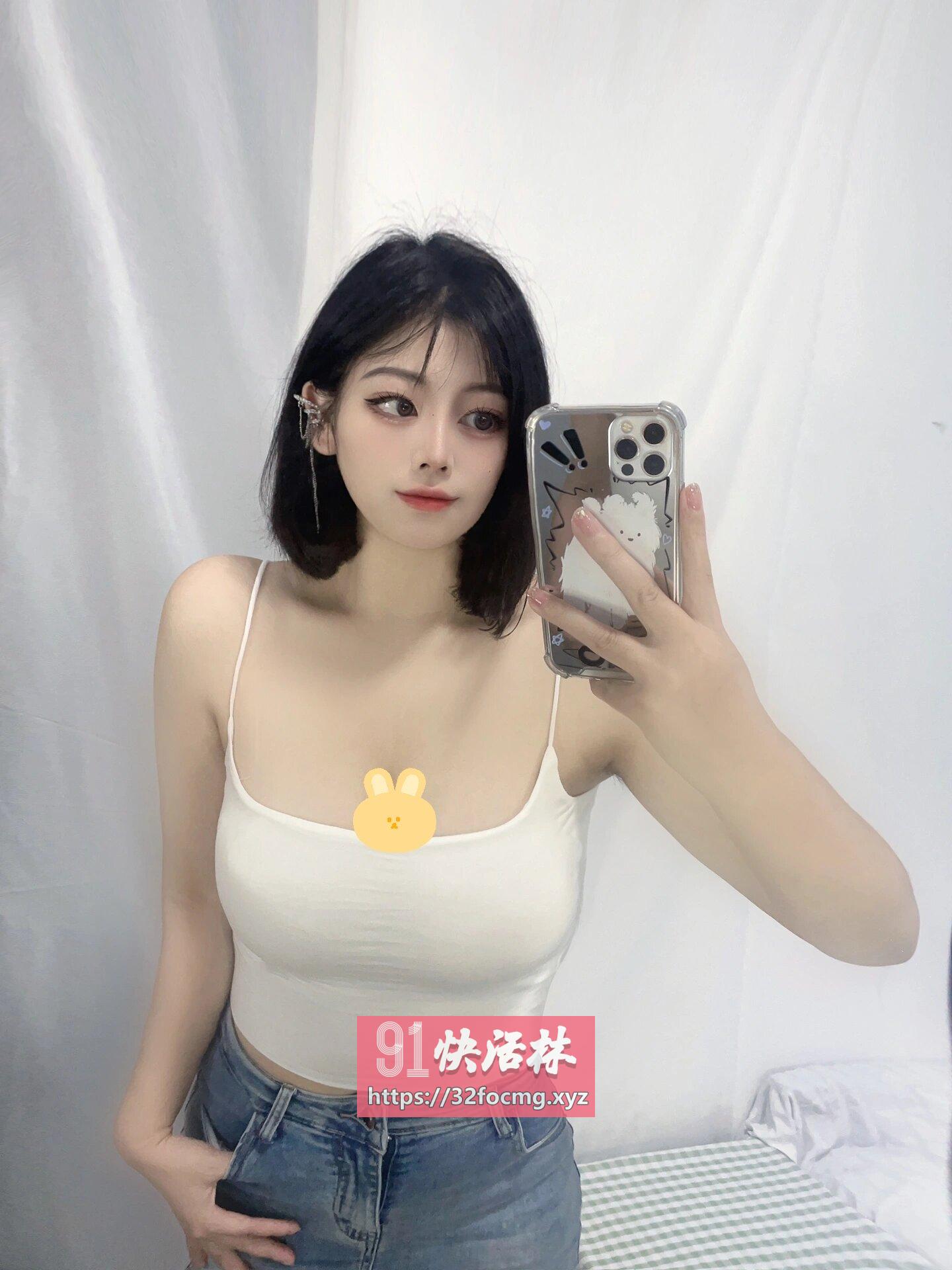 清纯可爱的兼职美女