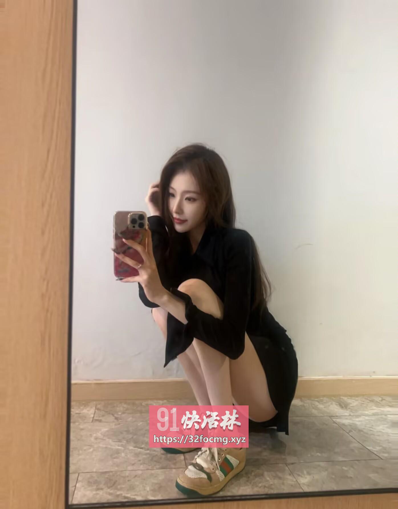 泄火嫩妹长腿翘臀啪的爽