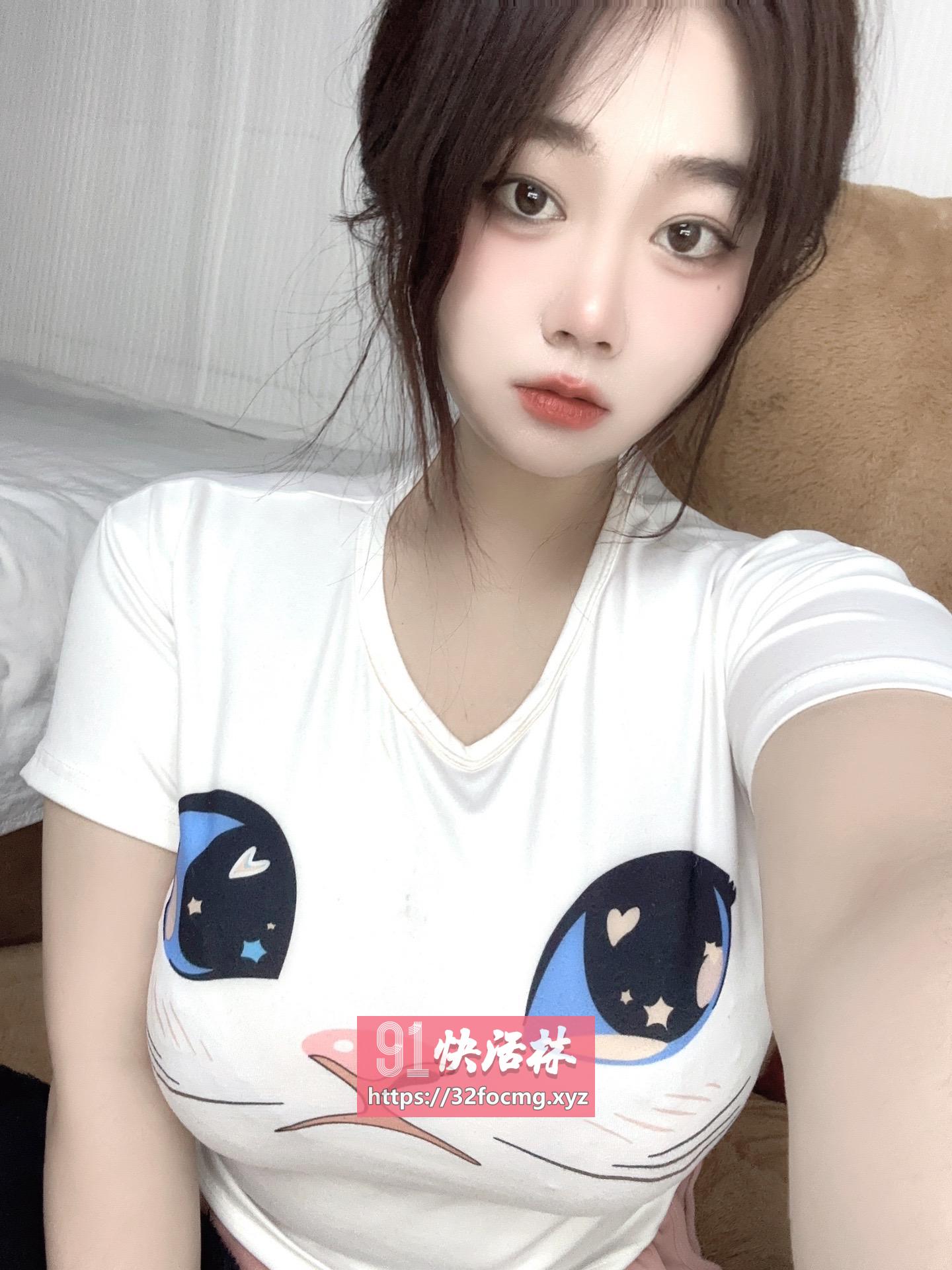 颜值不错的大胸妹服务棒