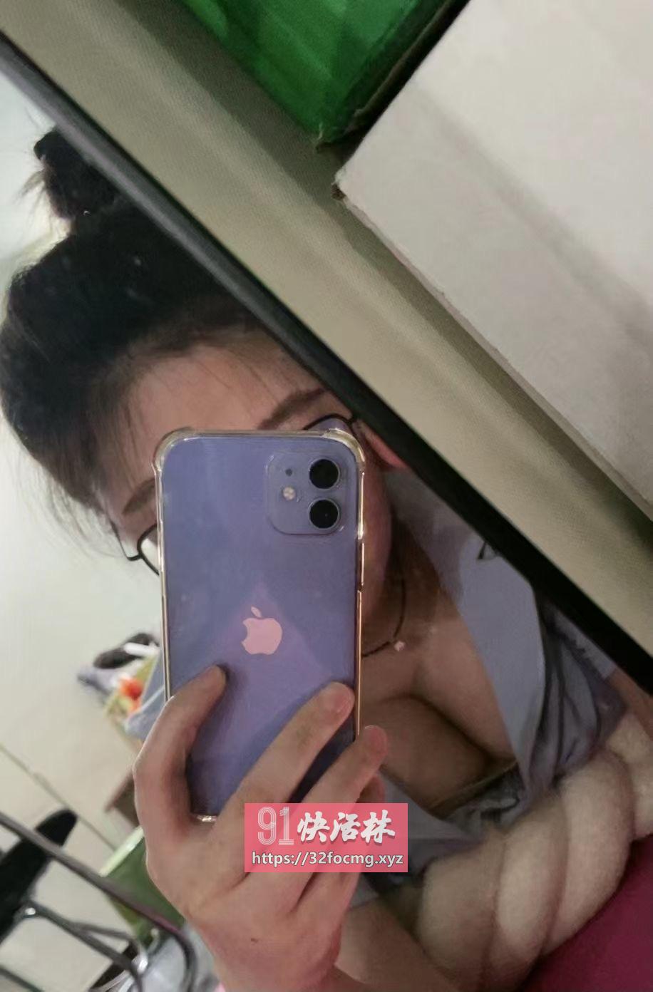 新区巨乳一线天